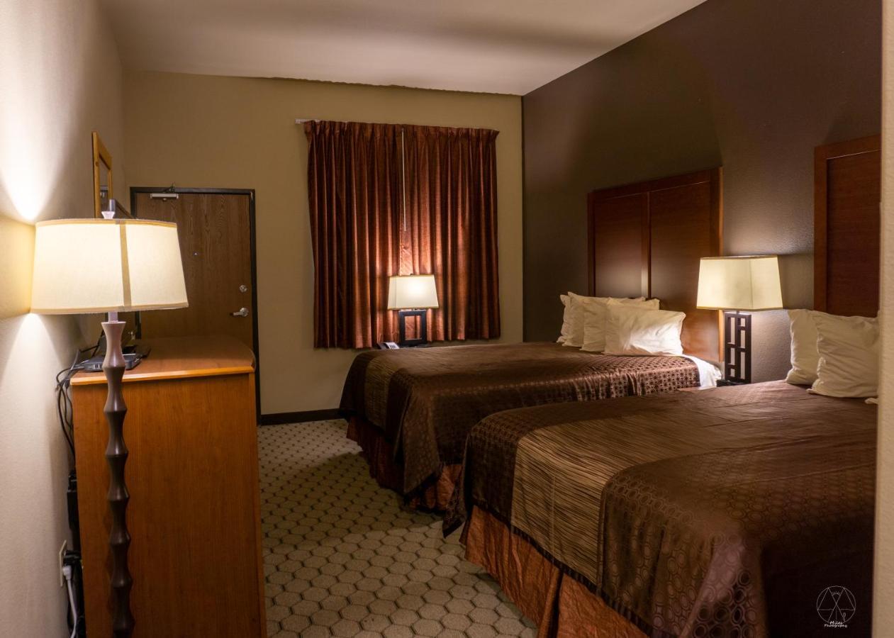 Hotel & Convention Center 3*